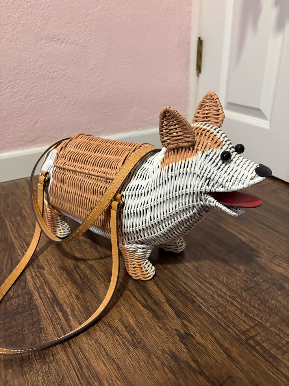 Wickerdarling Corgi Crossbody Bag in White and Tan - Picture 2 of 3